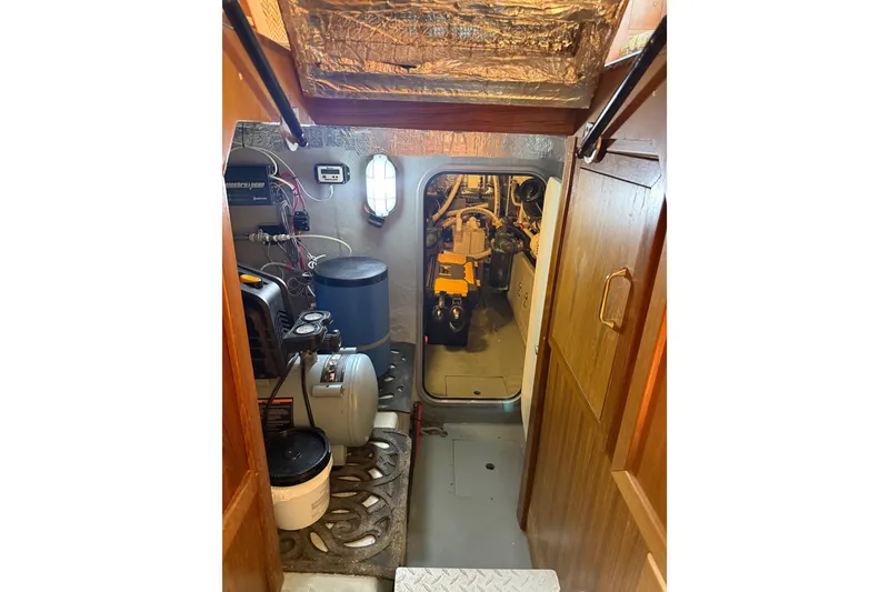 Slide: The Image of Mainship 430 Trawler 2002 - 47