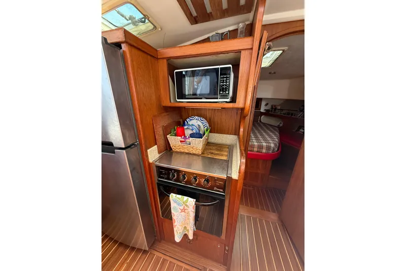 Slide: The Image of Mainship 430 Trawler 2002 - 37