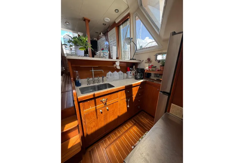 Slide: The Image of Mainship 430 Trawler 2002 - 35