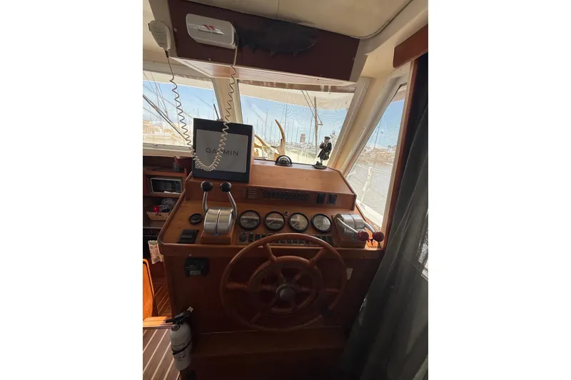 Slide: The Image of Mainship 430 Trawler 2002 - 30