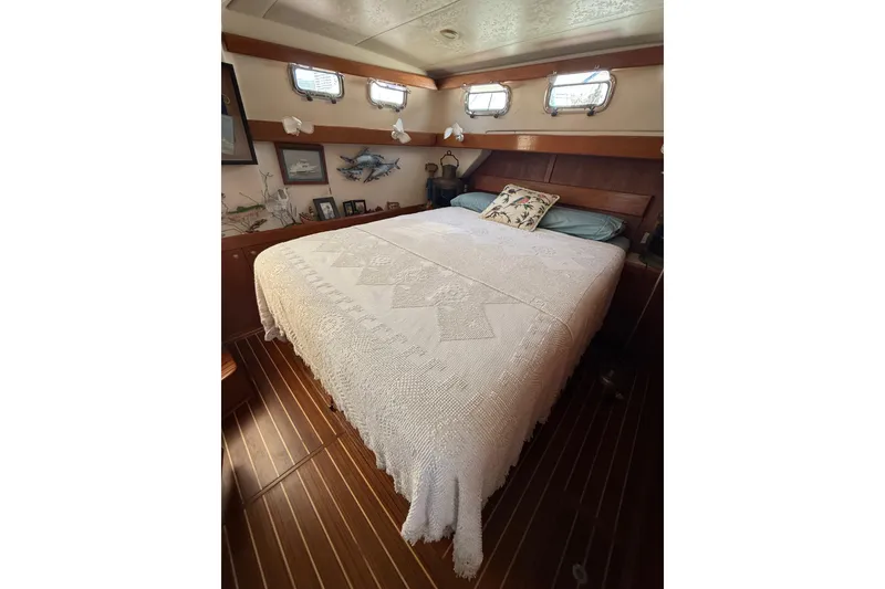 Slide: The Image of Mainship 430 Trawler 2002 - 45