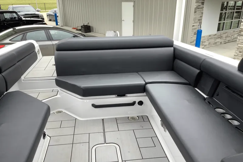 Slide: The Image of Aviara AV28 Surf 2024 - 10