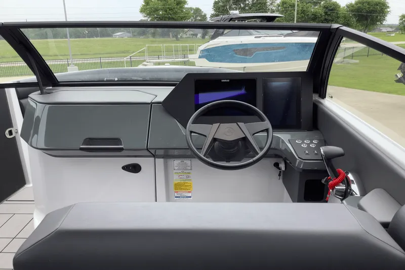 Slide: The Image of Aviara AV28 Surf 2024 - 14