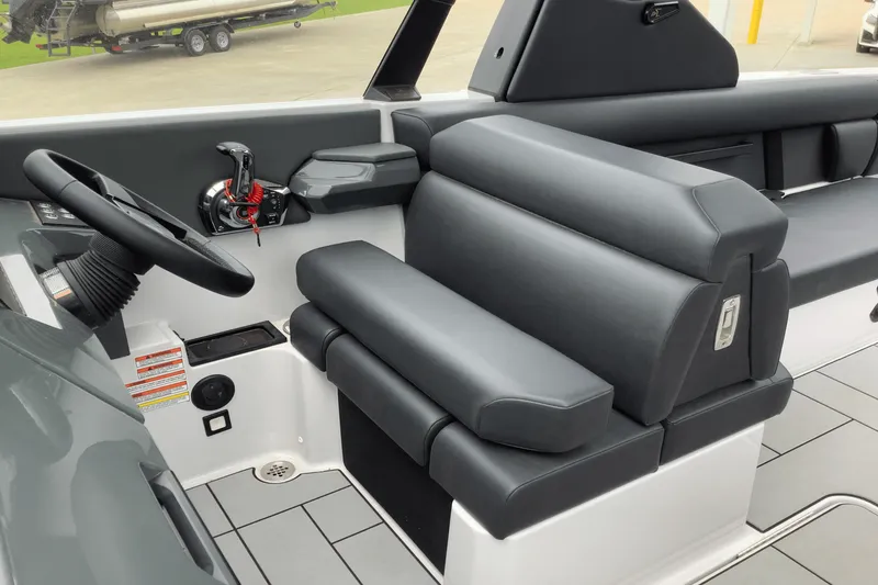 Slide: The Image of Aviara AV28 Surf 2024 - 15