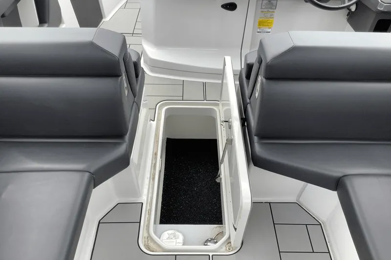 Slide: The Image of Aviara AV28 Surf 2024 - 19