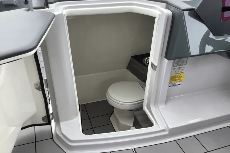 Slide: The Image of Aviara AV28 Surf 2024 - 20