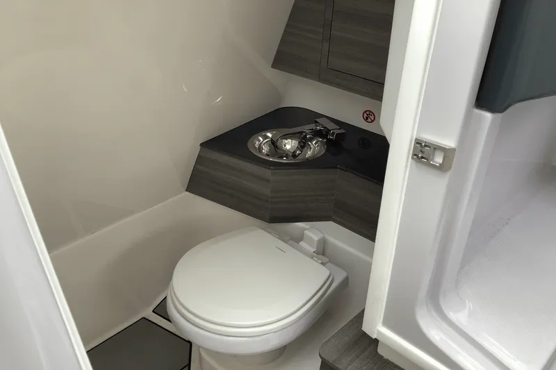 Slide: The Image of Aviara AV28 Surf 2024 - 21