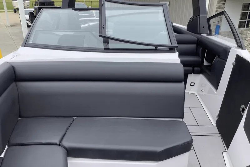 Slide: The Image of Aviara AV28 Surf 2024 - 24