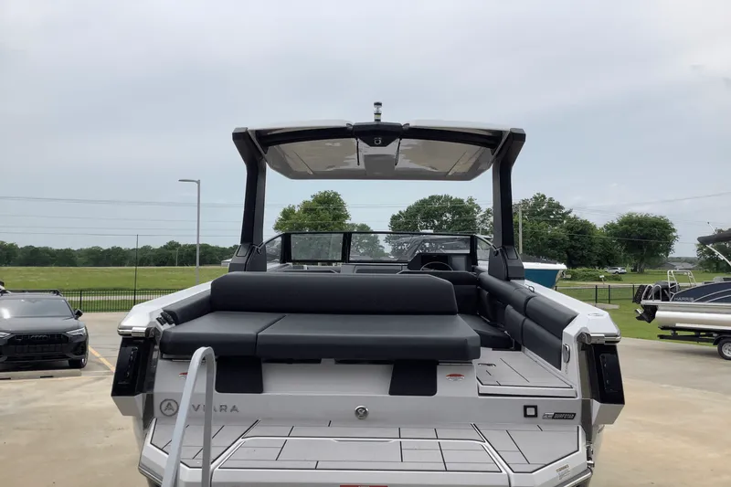 Slide: The Image of Aviara AV28 Surf 2024 - 5