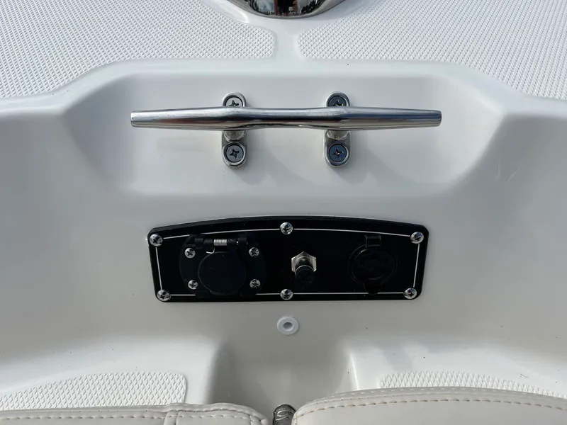 Slide: The Image of Boston whaler 15 MTK 2026 - 10