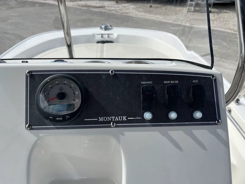 Slide: The Image of Boston whaler 15 MTK 2026 - 14