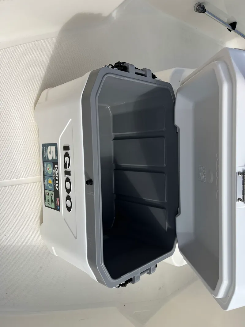 Slide: The Image of Boston whaler 15 MTK 2026 - 9