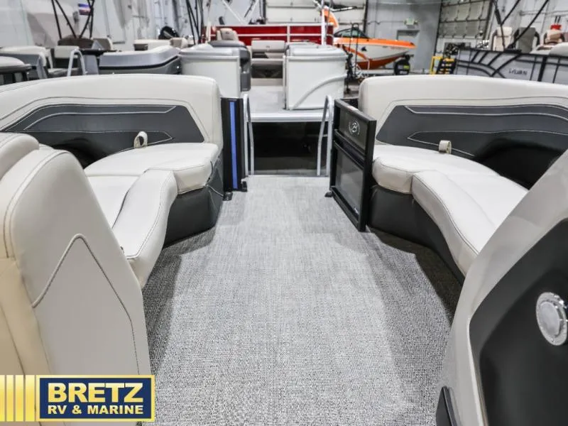 Slide: The Image of Barletta Boats C22UC 2026 - 23
