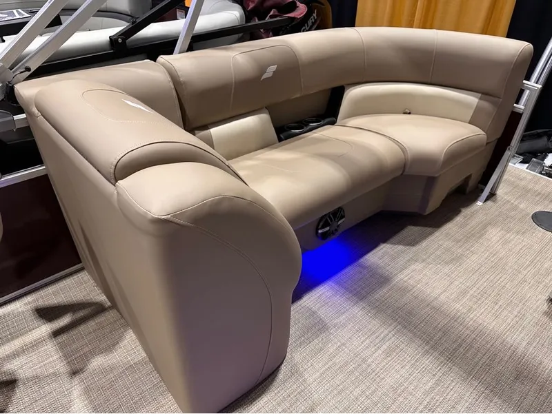 Slide: The Image of Starcraft LX22R 2024 - 10