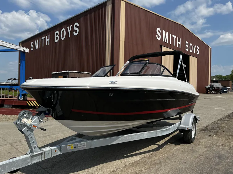 The Image of Bayliner VR4 2024 - 0
