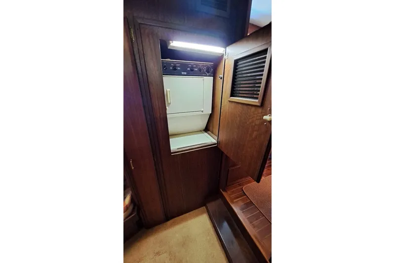 Slide: The Image of Hatteras 53 Yacht Fisherman 1979 - 31