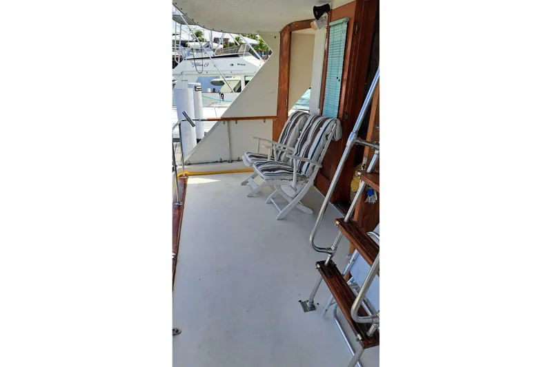 Slide: The Image of Hatteras 53 Yacht Fisherman 1979 - 9