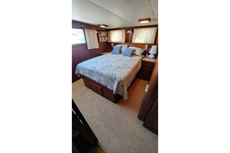 Slide: The Image of Hatteras 53 Yacht Fisherman 1979 - 17