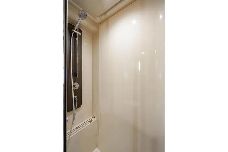 Slide: The Image of Azimut 50 2016 - 25