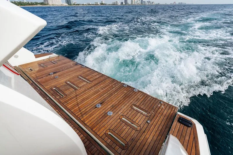 Slide: The Image of Azimut 50 2016 - 9