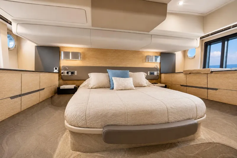 Slide: The Image of Azimut 50 2016 - 22