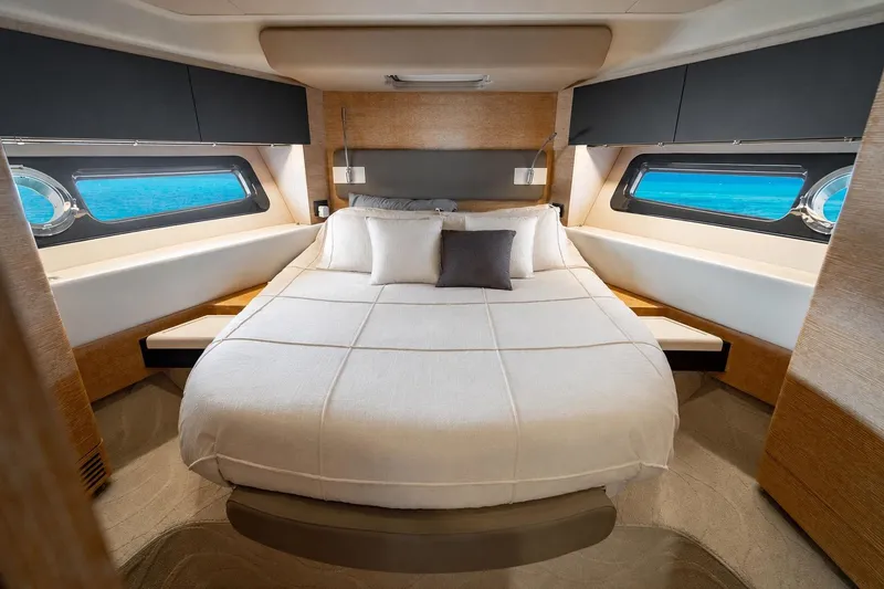 Slide: The Image of Azimut 50 2016 - 27