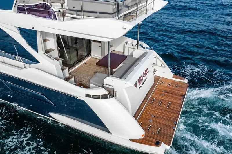 Slide: The Image of Azimut 50 2016 - 8