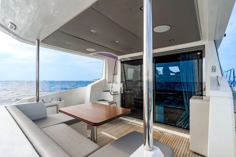 Slide: The Image of Azimut 50 2016 - 14