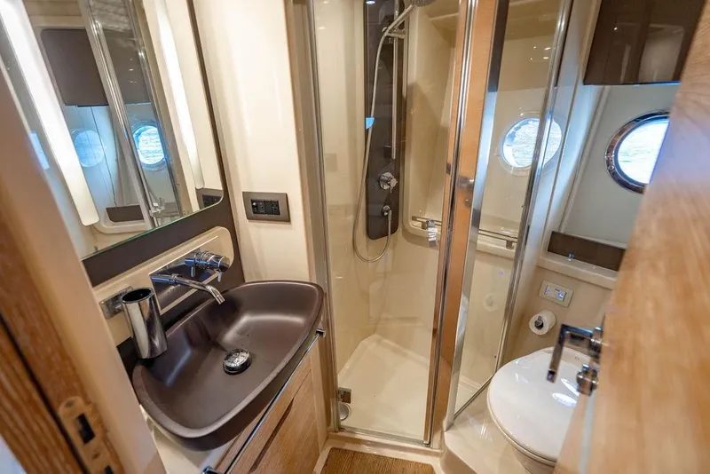 Slide: The Image of Azimut 50 2016 - 28