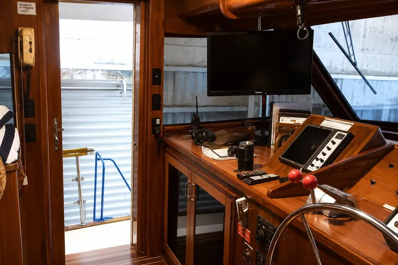 Slide: The Image of Hatteras 77 Cockpit Motor Yacht 1985 - 6