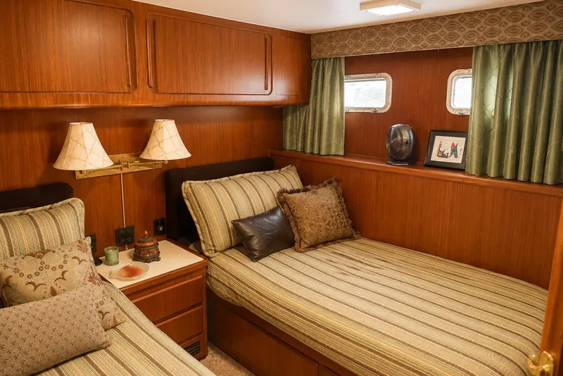 Slide: The Image of Hatteras 77 Cockpit Motor Yacht 1985 - 35