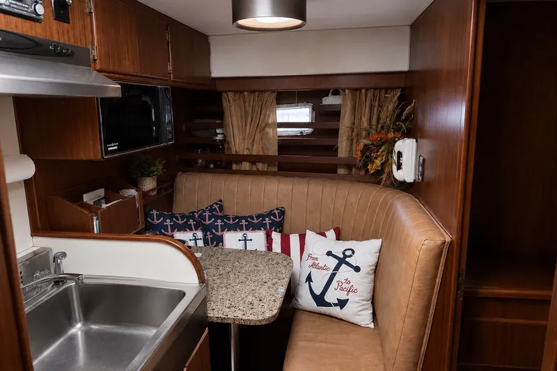 Slide: The Image of Hatteras 77 Cockpit Motor Yacht 1985 - 30