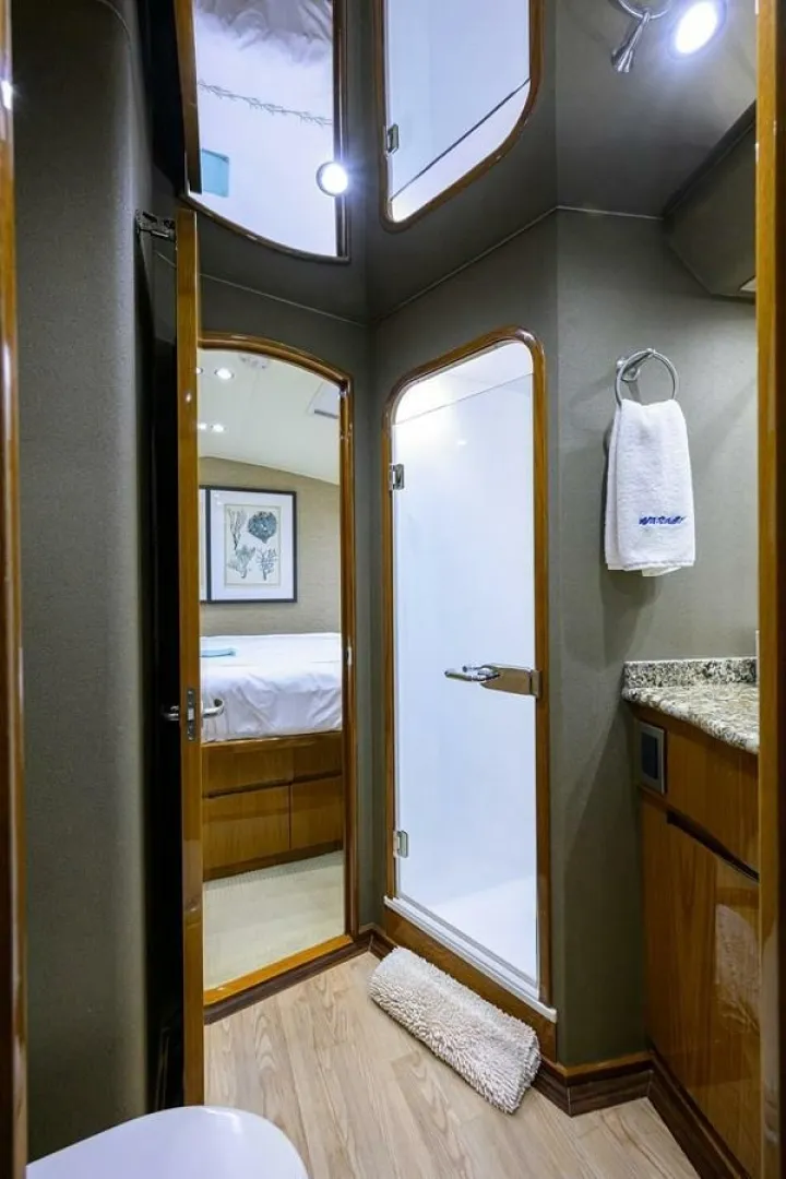 Slide: The Image of Viking Enclosed Flybridge 2010 - 19