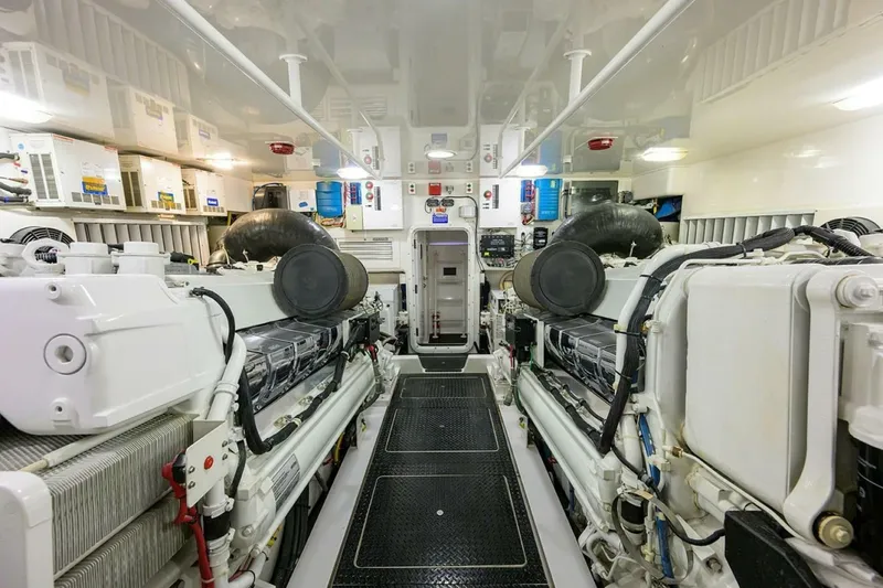 Slide: The Image of Viking Enclosed Flybridge 2010 - 33