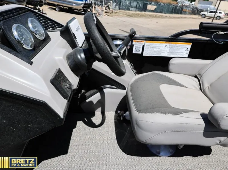 Slide: The Image of Barletta Boats A22QC 2026 - 14