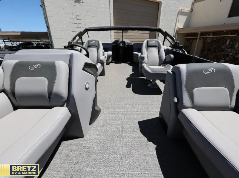 Slide: The Image of Barletta Boats A22QC 2026 - 11