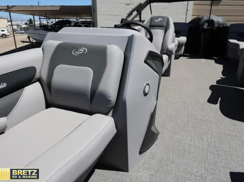 Slide: The Image of Barletta Boats A22QC 2026 - 12
