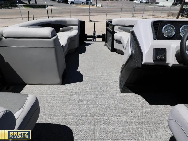 Slide: The Image of Barletta Boats A22QC 2026 - 17