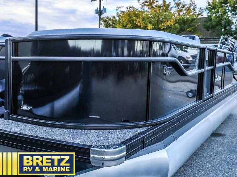 Slide: The Image of Barletta Boats A22QC 2026 - 7