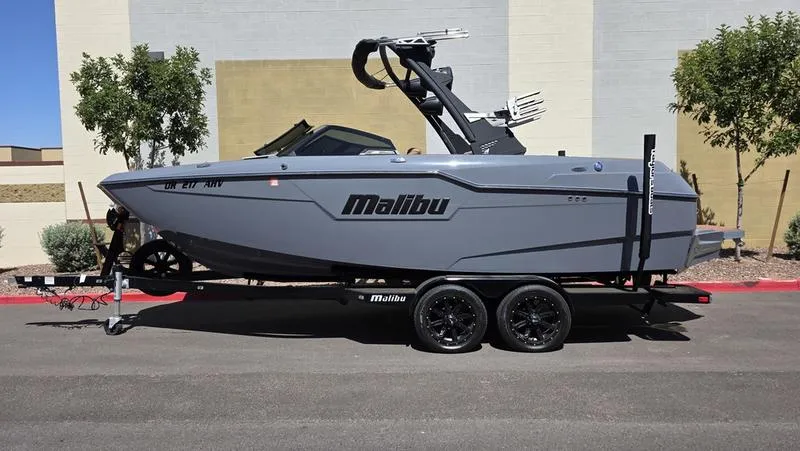 Slide: The Image of Malibu M220 2023 - 7
