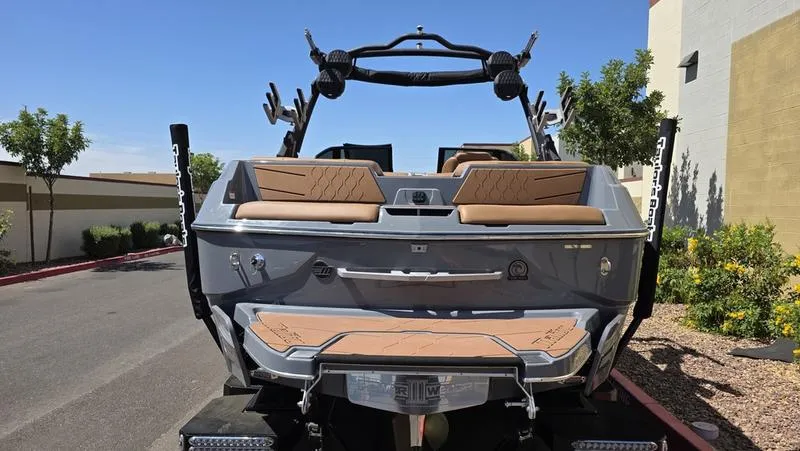 Slide: The Image of Malibu M220 2023 - 5