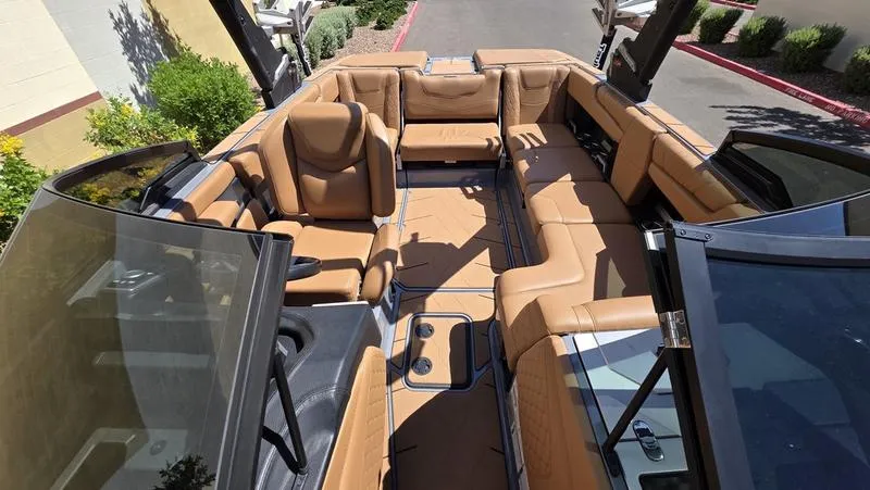 Slide: The Image of Malibu M220 2023 - 12