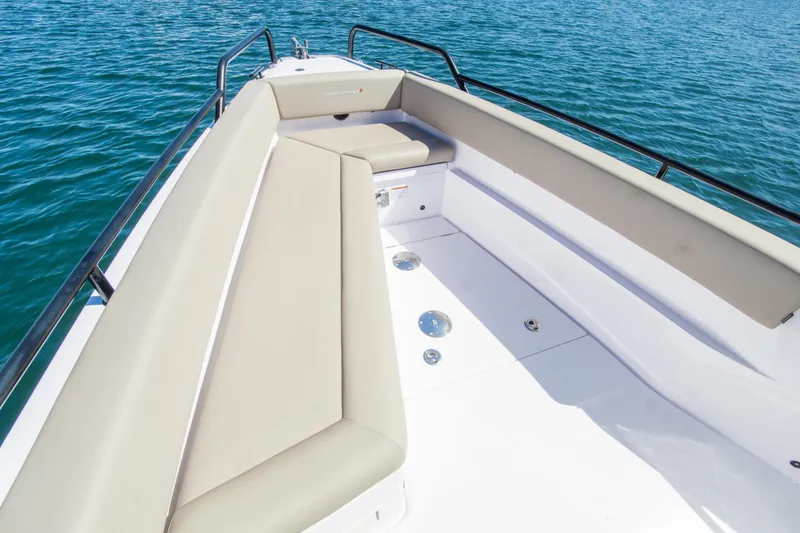 Slide: The Image of Axopar 28 Cabin 2022 - 21
