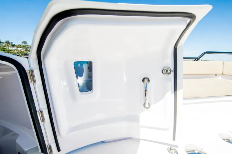 Slide: The Image of Axopar 28 Cabin 2022 - 26