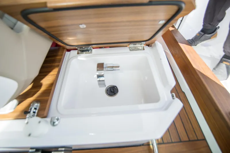 Slide: The Image of Axopar 28 Cabin 2022 - 11