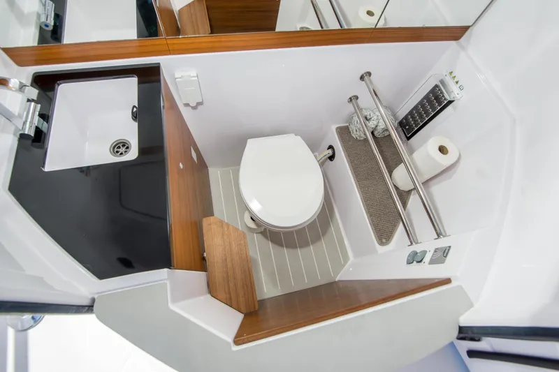 Slide: The Image of Axopar 28 Cabin 2022 - 24