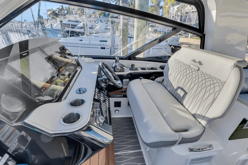 Slide: The Image of Sea Ray 370 SUNDANCER OUTBOARD 2023 - 19
