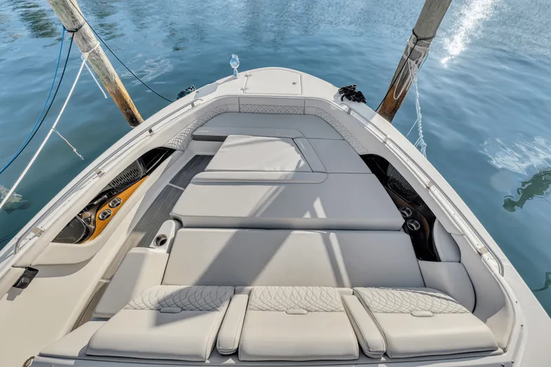 Slide: The Image of Sea Ray 370 SUNDANCER OUTBOARD 2023 - 21