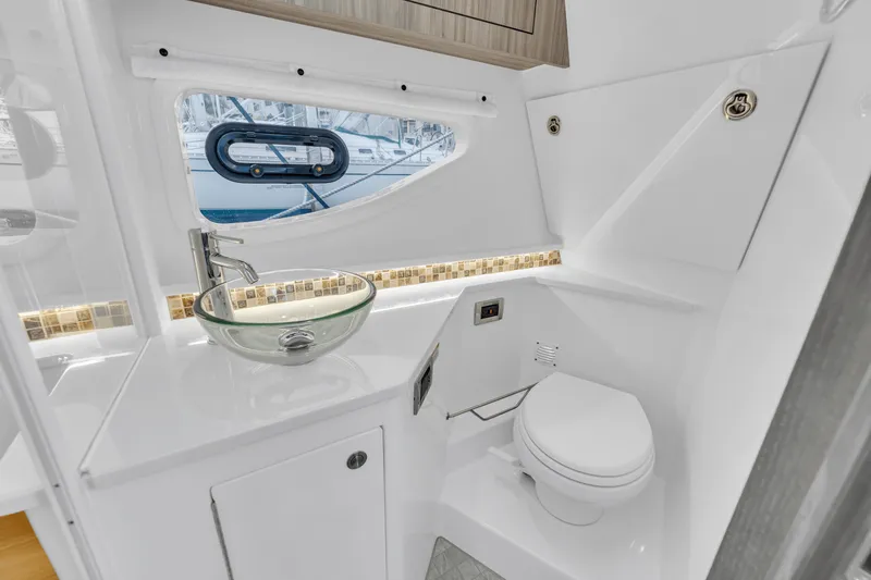 Slide: The Image of Sea Ray 370 SUNDANCER OUTBOARD 2023 - 27