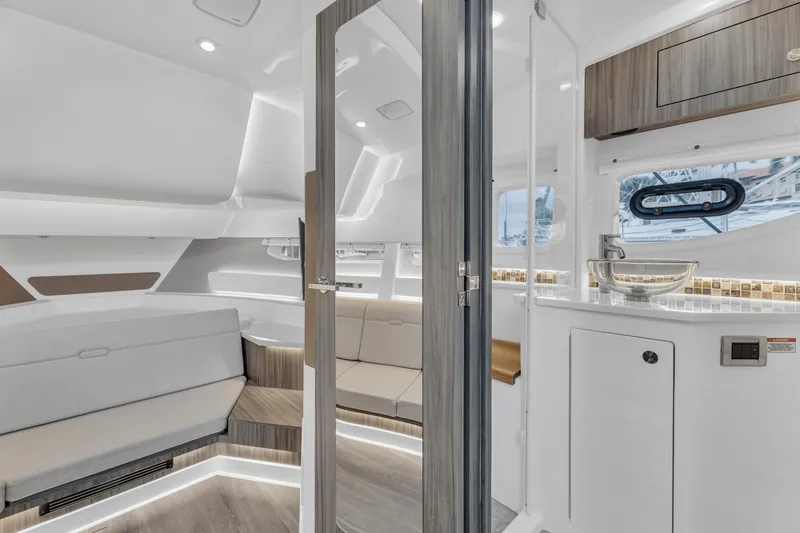 Slide: The Image of Sea Ray 370 SUNDANCER OUTBOARD 2023 - 28